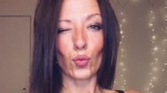 QueenieTrouble_UK Online