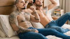 Adrian_Knox31 Online