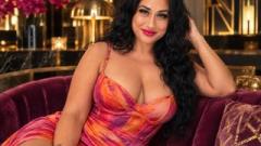 Mya_Red Online